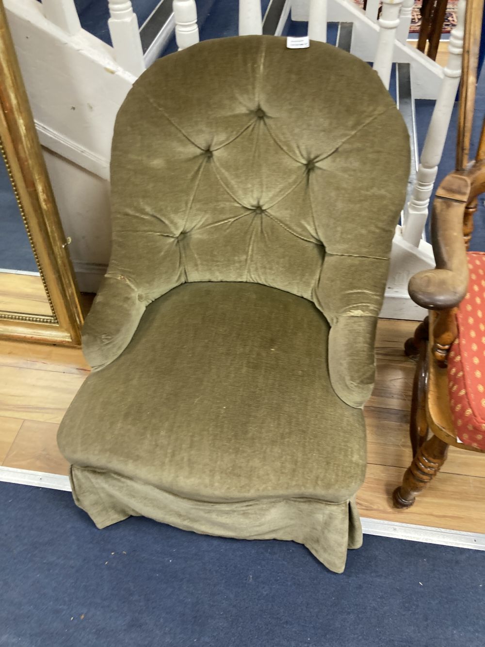 A Victorian yew and elm Windsor armchair and a Victorian spoonback chair